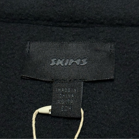 SKIMS Fleece Wrap Jacket in Onyx - Picture 6 of 7
